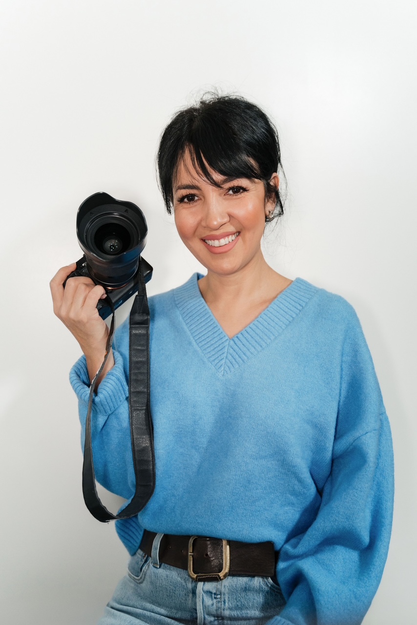 Gulnaz Graves posing with a camera